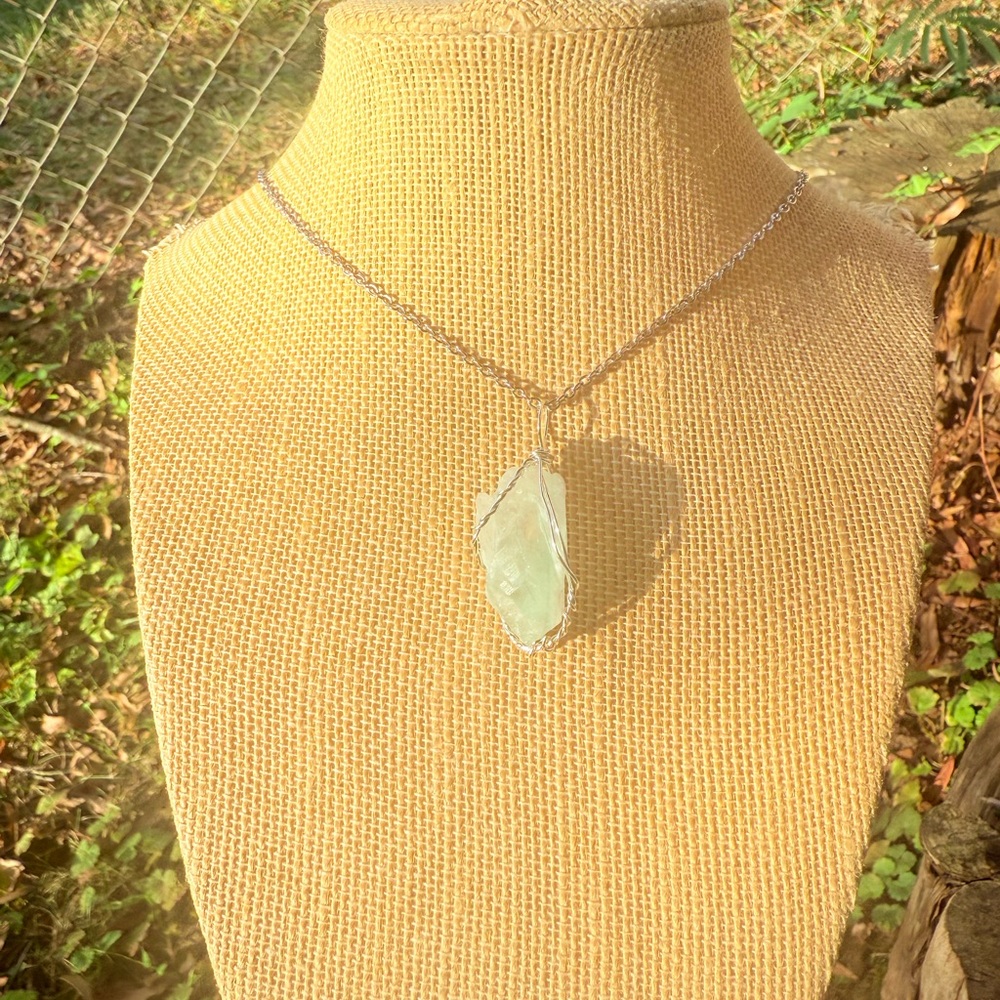 Green phantom fuchite  Quartz crystal necklace - Picture 3 of 5